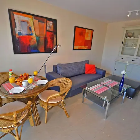 Wunderschoene In Mit Gemeinsamem Pool- Terrasse Und Ga By Interhome شقة كوستا كالما