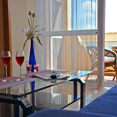 Wunderschoene In Mit Gemeinsamem Pool- Terrasse Und Ga By Interhome شقة *