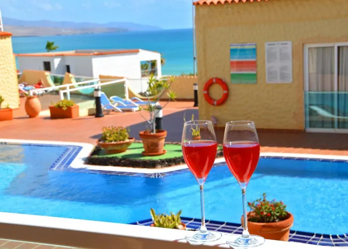 Wunderschoene In Mit Gemeinsamem Pool- Terrasse Und Ga By Interhome * كوستا كالما