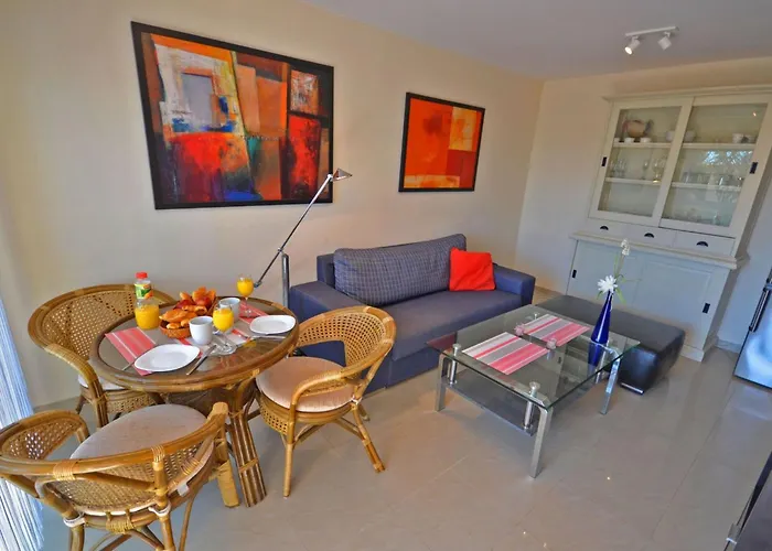 Wunderschoene In Mit Gemeinsamem Pool- Terrasse Und Ga By Interhome شقة كوستا كالما