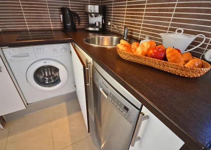 Wunderschoene In Mit Gemeinsamem Pool- Terrasse Und Ga By Interhome شقة كوستا كالما