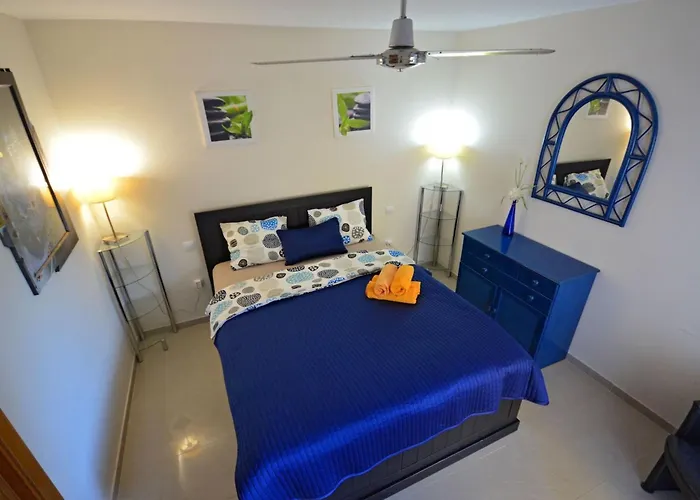 Wunderschoene In Mit Gemeinsamem Pool- Terrasse Und Ga By Interhome كوستا كالما