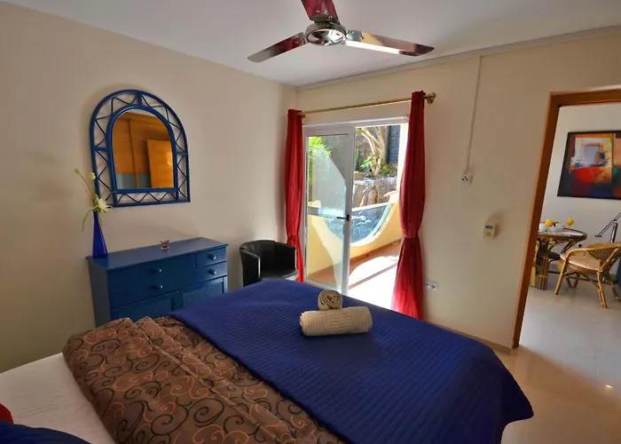 Wunderschoene In Mit Gemeinsamem Pool- Terrasse Und Ga By Interhome * كوستا كالما